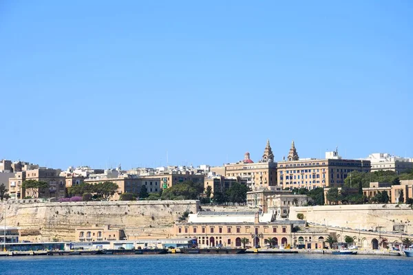 Переглянути через Гранд гавані у місто Valletta, видно з Vittoriosa, Валлетта, Мальта. — стокове фото