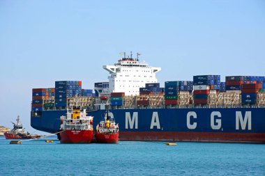 Bağlantı noktası alanına, Birzebbuga, Malta konteyner gemisi Callisto demirledi.