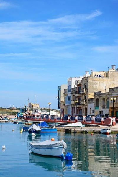 Traditional Maltese fishing boats in the harbour, Birzebbuga, Malta. — Stock Photo, Image