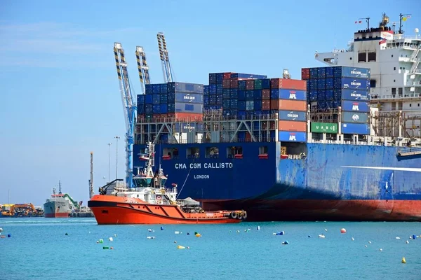 Buque de contenedores Callisto atracado en el puerto, Birzebbuga, Malta . — Foto de Stock