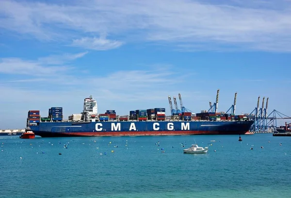 Buque de contenedores Callisto atracado en el puerto, Birzebbuga, Malta . — Foto de Stock