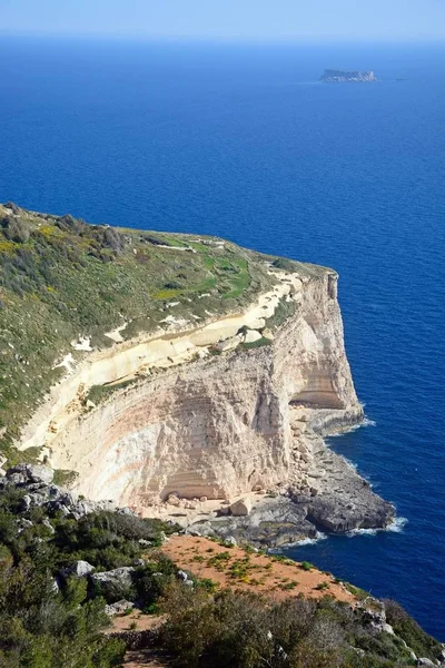 Yükseltilmiş görünümü Dingli cliffs ve deniz, Dingli, Malta.