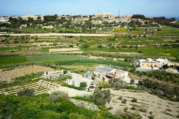 Şehir ve çevresindeki kırsal Bahar, Imtarfa, Malta sırasında yükseltilmiş görünümü.