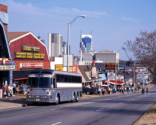 Negozi e attività commerciali lungo Music Row, Nashville, Stati Uniti . — Foto Stock