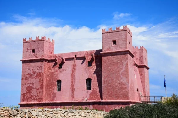 Переглянути Форт Святого Agathas також відомий як червоний Форт, Мельєха, Мальта. — стокове фото