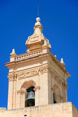Katedral çan kulesi Kalesi, Victoria, Gozo, Malta içinde görünümünü.