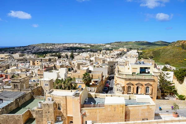 Blick über die Dächer der Stadt von der Zitadelle, Victoria, Gozo, Malta aus gesehen. — Stockfoto