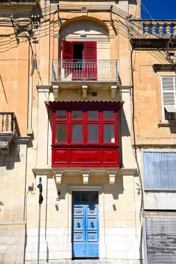 Cumhuriyeti Street, Victoria, Gozo, Malta boyunca dar Malta bina.