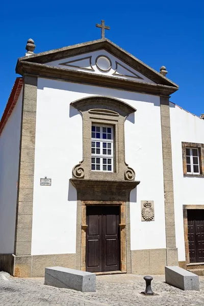 Blick auf die Gnadenkirche in der Stadt, Monchique, Algarve, Portugal. — Stockfoto