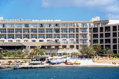 Görünümü beach, Ramla Bay, Malta ve Ramla Bay Resort Hotel.