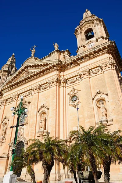 Naxxar Parish Kilisesi, Naxxar, Malta görünümünü.