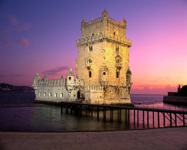 Belem Kulesi gün batımında, Lisbon, Portekiz.