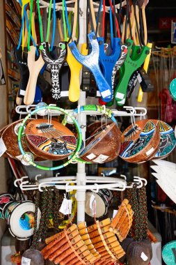 Kent merkezinde, Lagos, Portekiz bir turist dükkanının Satılık oyuncaklar.