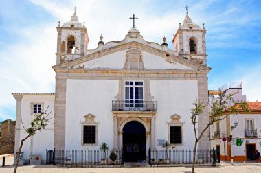 Kasaba meydanında, Lagos, Portekiz Santa Maria Kilisesi'nin Önden Görünüm.