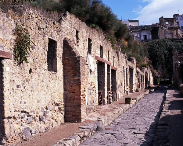 Row of ruined Roman houses, Herculaneum,  Italy. — Stock Photo, Image