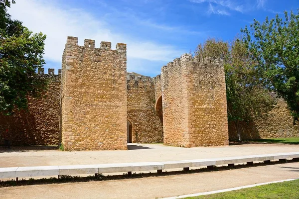 Vue de l'arche d'entrée du château des gouverneurs, Lagos, Portugal . — Photo
