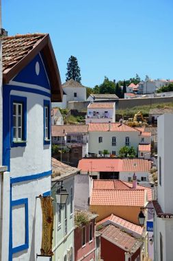 Şehir bina ve eski şehrin Monchique, Portekiz rooftops yükseltilmiş görünümü.