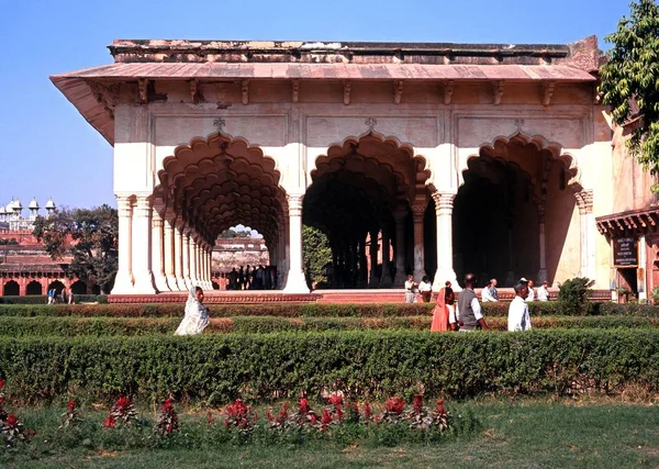 Visa av Fort Diwan Aam Hall för offentlig publik inom fortet i Agra, Agra, Indien. — Stockfoto