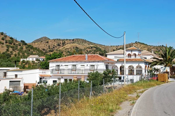 Casas de campo en un pequeño pueblo cerca de Alora, Alora, España . — Foto de Stock