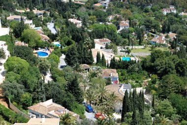 İspanya 'nın Mijas yamacındaki villaların manzarası yükseldi..