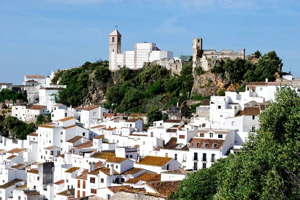 Піднятий вигляд на традиційне біле село Касарес (Іспанія).. — стокове фото