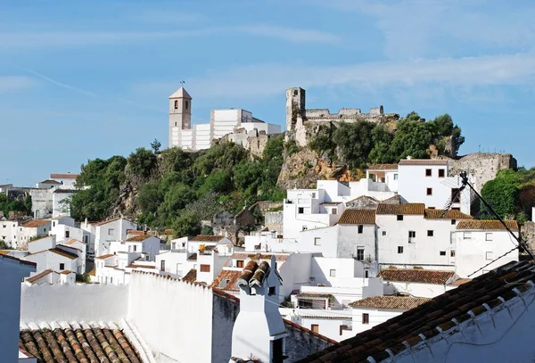 Піднятий вигляд на традиційне біле село Касарес (Іспанія).. — стокове фото