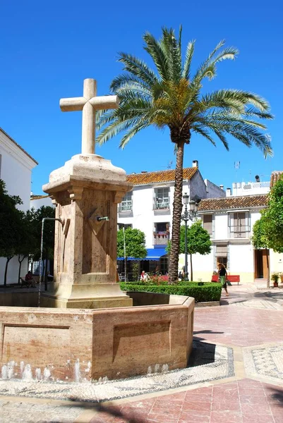 Fuente de piedra en Melilla, Marbella, España . — Foto de Stock