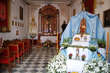 Santiago kilisesinin içindeki tapınak Orange Square, Marbella, İspanya.