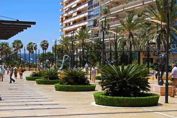 Salvador Dalí esculturas a lo largo de la Avenida del Mar, Marbella, España . — Foto de Stock