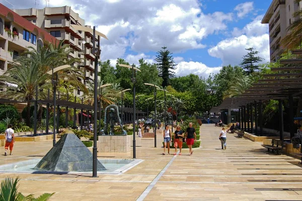 Salvador Dali esculturas ao longo da Avenida del Mar, Marbella, Espanha . — Fotografia de Stock