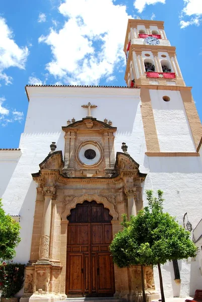 Pohled zepředu na kostel Santa Maria, Marbella, Španělsko. — Stock fotografie