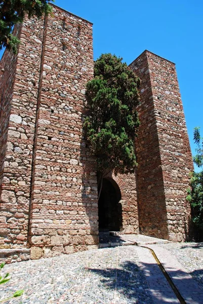 Gate of the rooms of Granada at Malaga castle, Malaga, Spain. — Stock Photo, Image