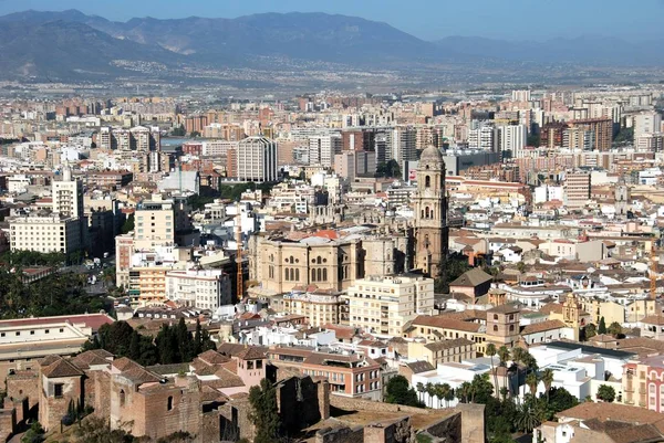 Vista elevata della città con la cattedrale, Malaga, Spagna . — Foto Stock