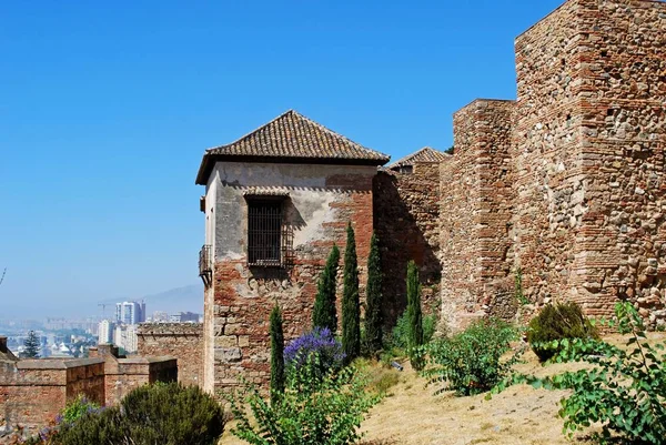 Felső falú körzet a citadella délről nézve Malaga vár, Malaga, Spanyolország. — Stock Fotó