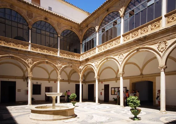 Inner Courtyard of the Town Hall, Palacio de las Cadenas (Chains Palace), Ubeda,Spain. — Stock Photo, Image