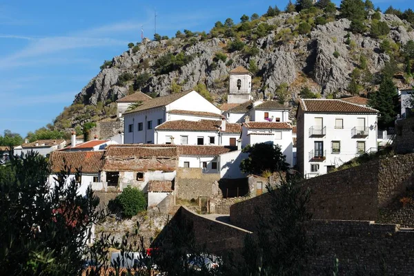 Vista da cidade e da igreja, Grazalema, Espanha . — Fotografia de Stock