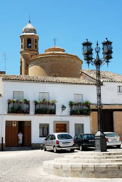 Santa Lucia Plaza 'da süs sokak lambası, Ubeda, İspanya.