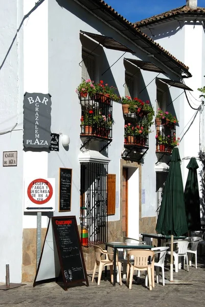 Tradiční španělská restaurace na náměstí, Grazalema, Španělsko. — Stock fotografie