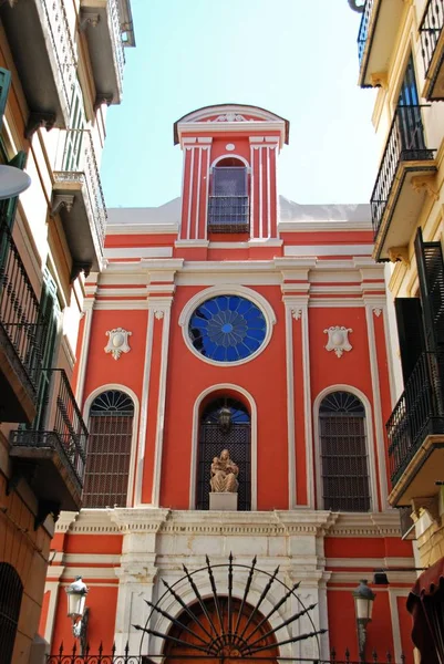 Vista frontal de la iglesia de Santa Ana en el centro de Málaga, España . —  Fotos de Stock