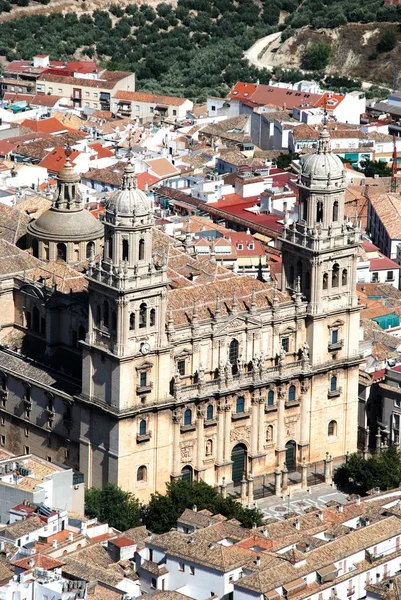 Vista elevata della Cattedrale e dei tetti della città, Jaen, Spagna . — Foto Stock