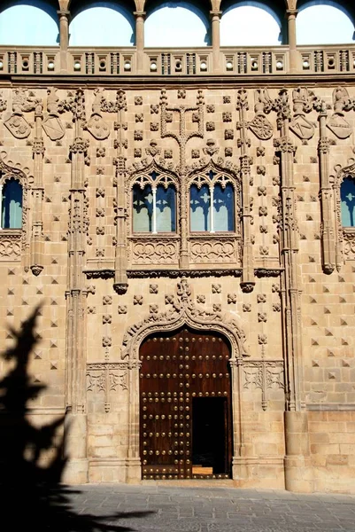 Entrada frontal para o Palácio Jabalquinto, Baeza, Espanha . — Fotografia de Stock