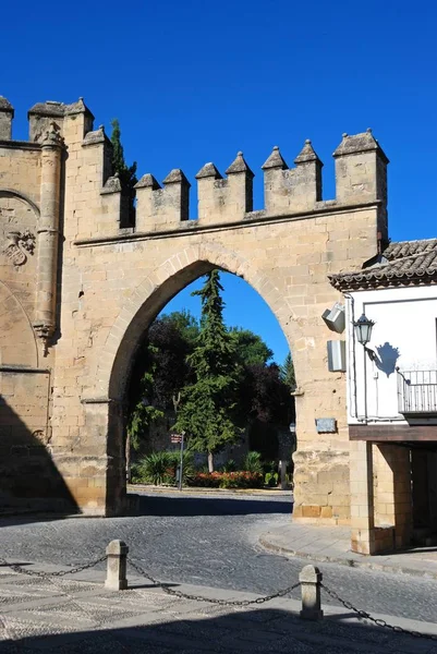 Kilátás a Puerta de Jaen, Baeza, Spanyolország. — Stock Fotó