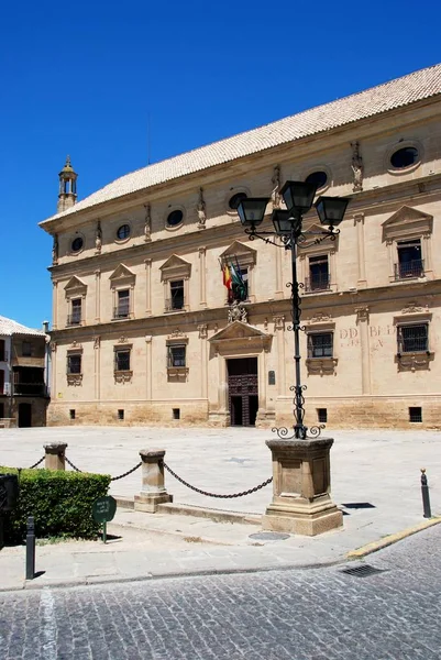 Vista de Chains Palace usado como a prefeitura, Ubeda, Espanha . — Fotografia de Stock