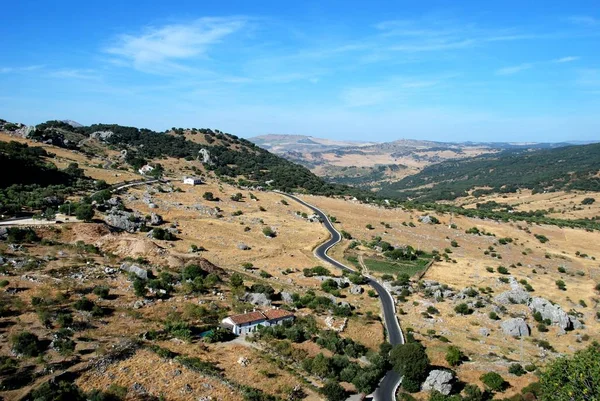 Cesta vedoucí z Grazalema směrem na Ronda, Grazalema, Španělsko. — Stock fotografie