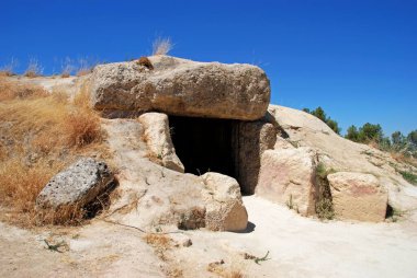 Dolmen de Menga girişi, Dolmens, Antequera, İspanya.