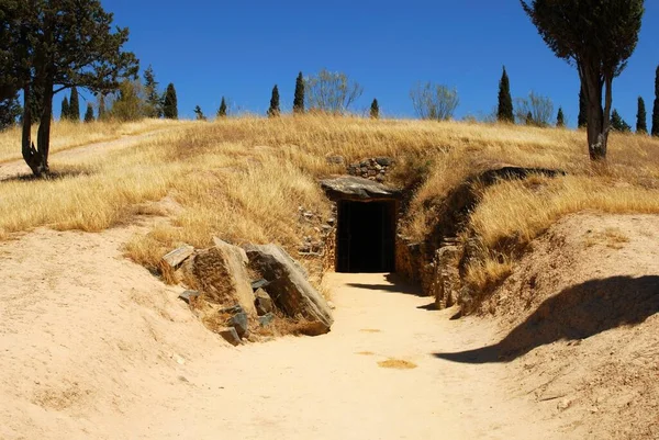 Dolmen de Romeral 'e Giriş, Dolmens, Antequera, İspanya.