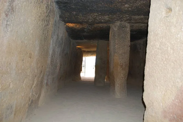 Colonnes intérieures du Dolmen de Menga, The Dolmens, Antequera, Espagne . — Photo