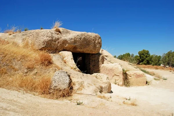 Entrée du Dolmen de Menga, Le Dolmens, Antequera, Espagne . — Photo