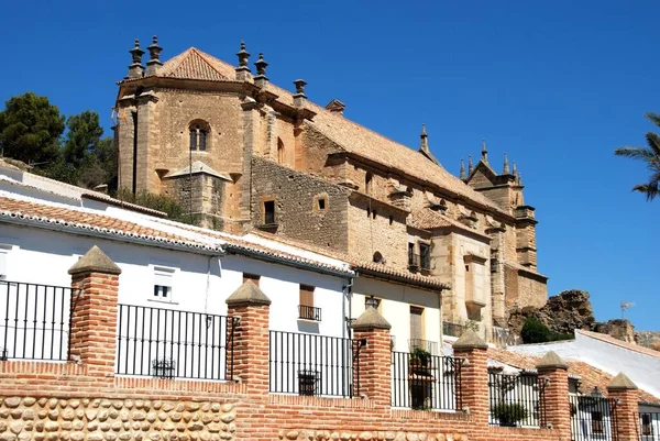 Vue de l'église Santa Maria surplombant la ville, Antequera, Espagne . — Photo