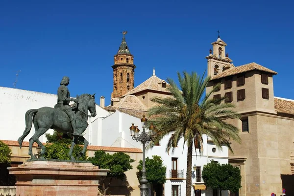 Estatua de Fernando en Plaza Guerrero Muñoz, Antequera, España . — Foto de Stock